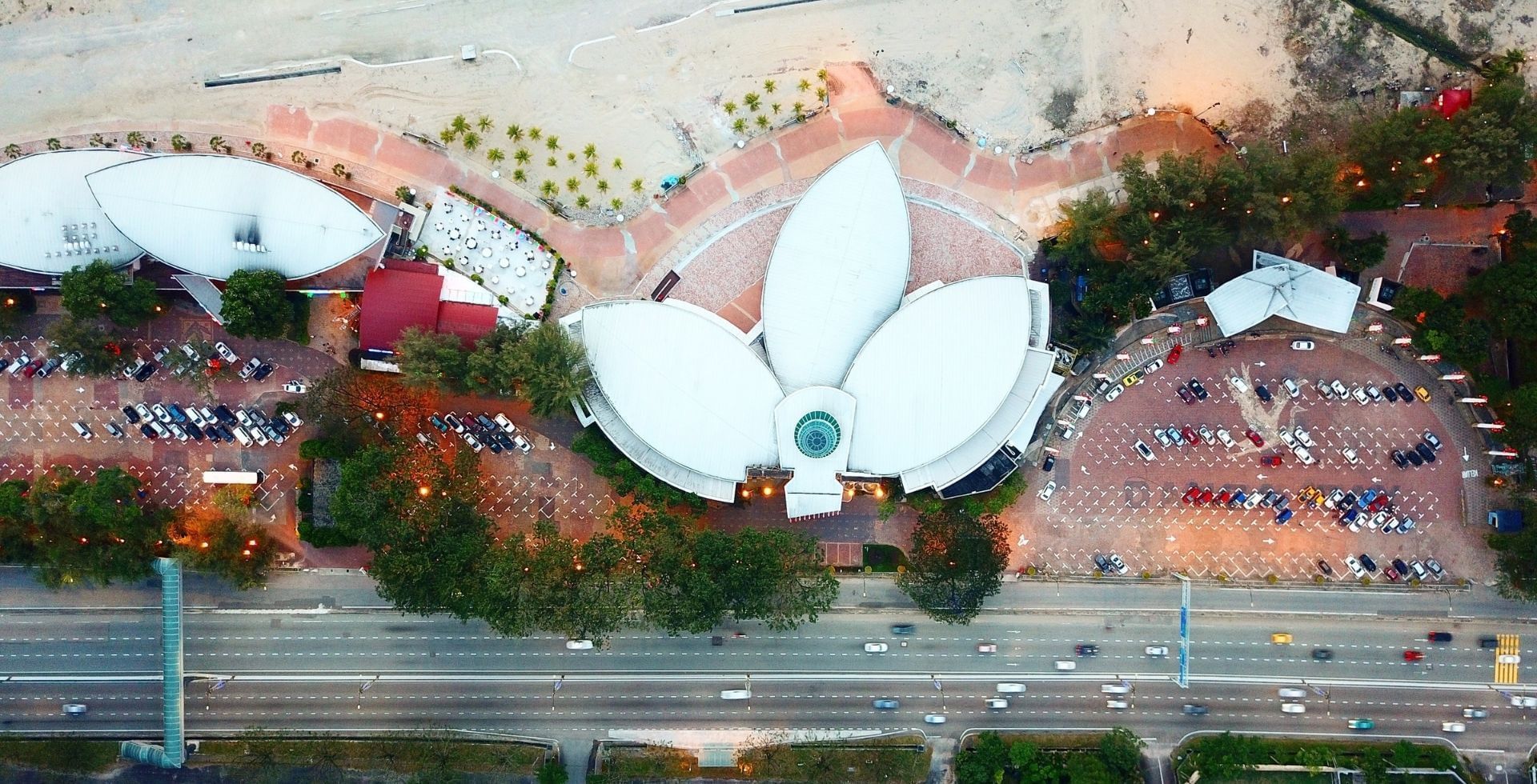 Aerial view of hotel buildings and vehicles at Sunway Hotel Big Box