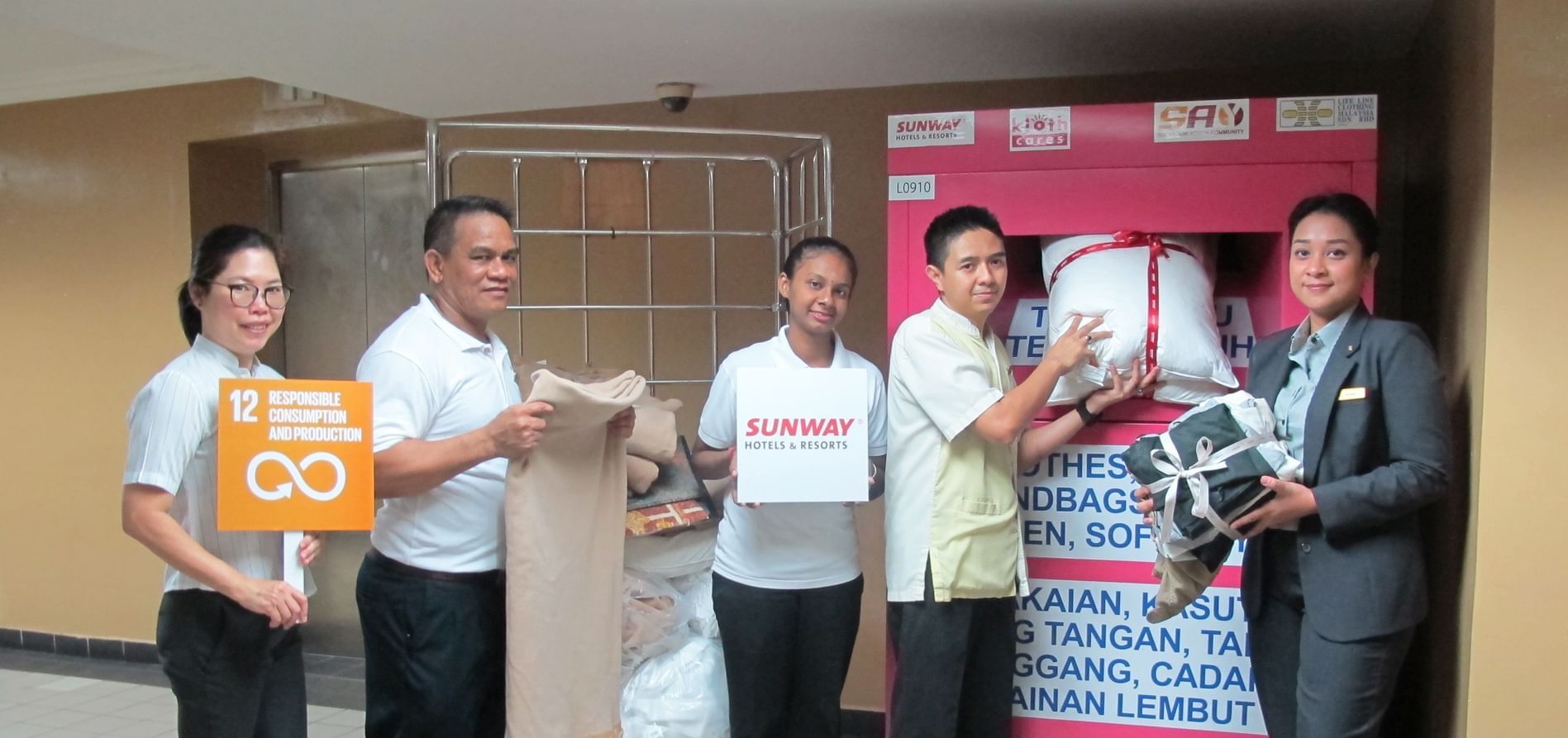 People posing at Bin It with KLOTH program at Sunway Lagoon