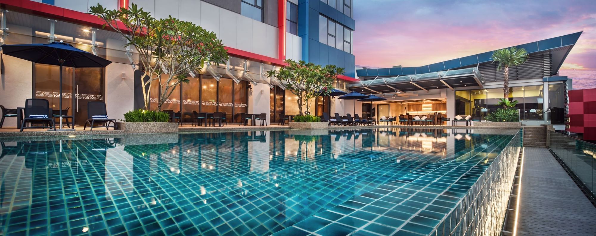 Exterior of an outdoor pool and hotel at Sunway Hotel Big Box