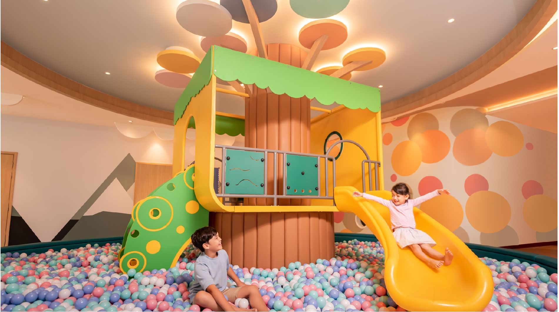 2 kids playing in the Wonderland Explorers at Sunway Resort