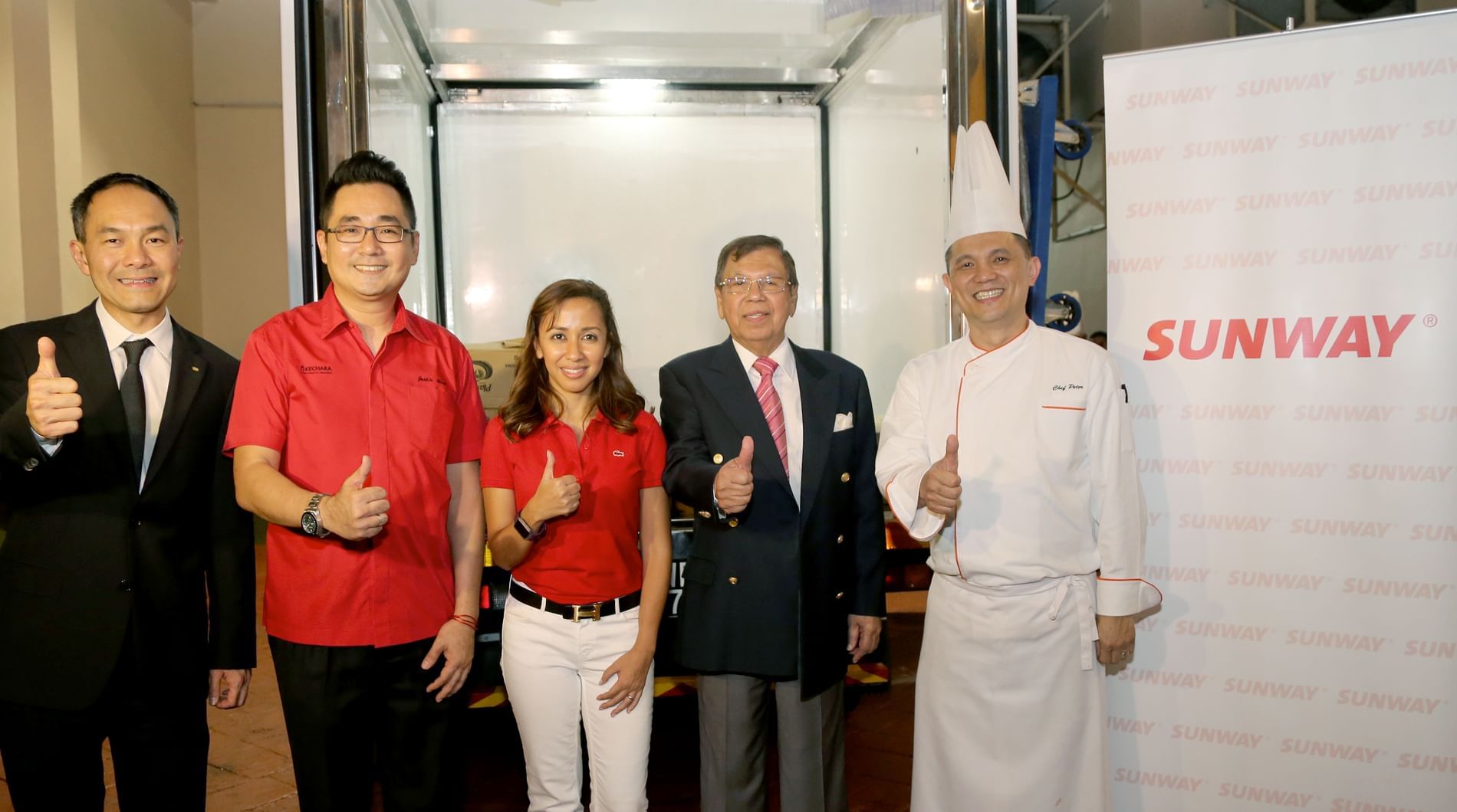 Group posing at the ZERO FOOD WASTAGE program at Sunway Lagoon